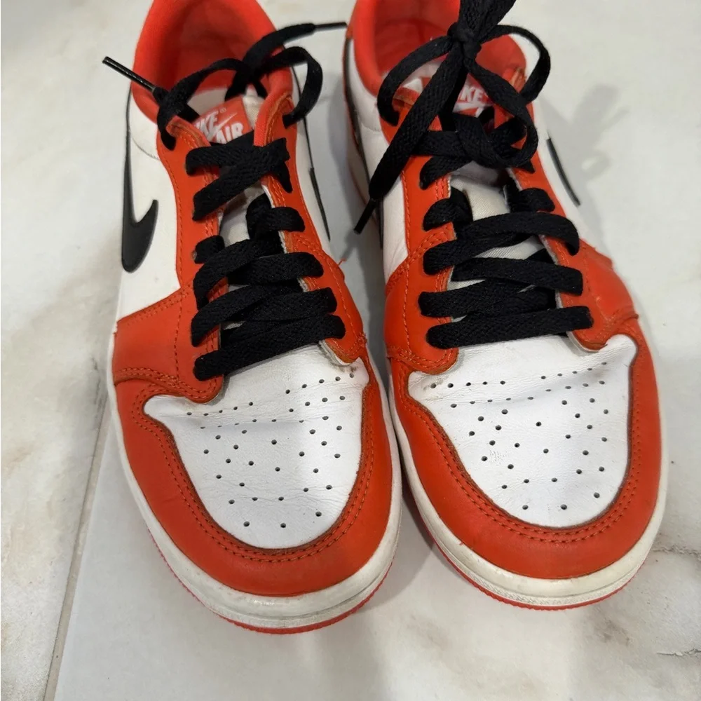 Nike women Orange, White & Black Low-Top Sneakers
